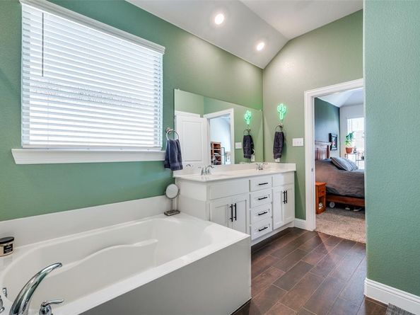 2901  Log Cabin Drive , Celina Texas 75009
