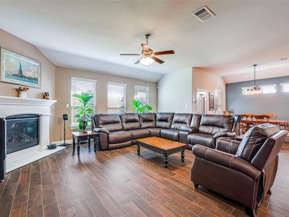 2901  Log Cabin Drive , Celina Texas 75009