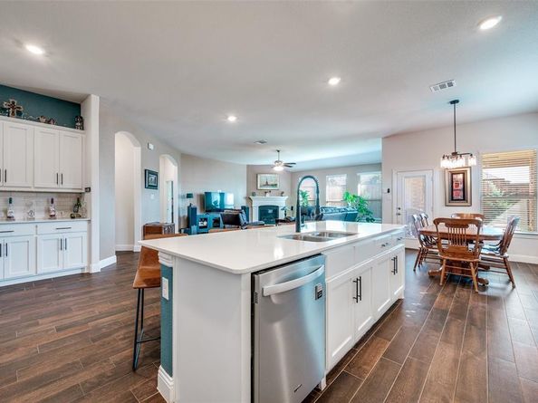 2901  Log Cabin Drive , Celina Texas 75009
