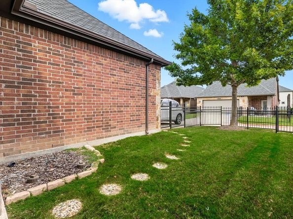 5205  Sutton Circle  5205, McKinney Texas 75070