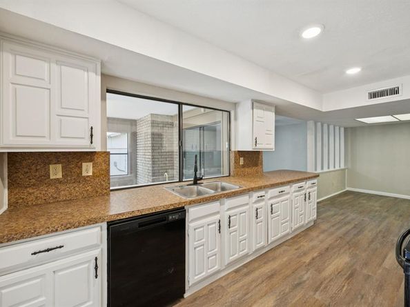 7110  Forestview Drive , Arlington Texas 76016
