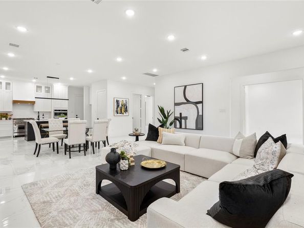 10434  Vinemont Street , Dallas Texas 75218