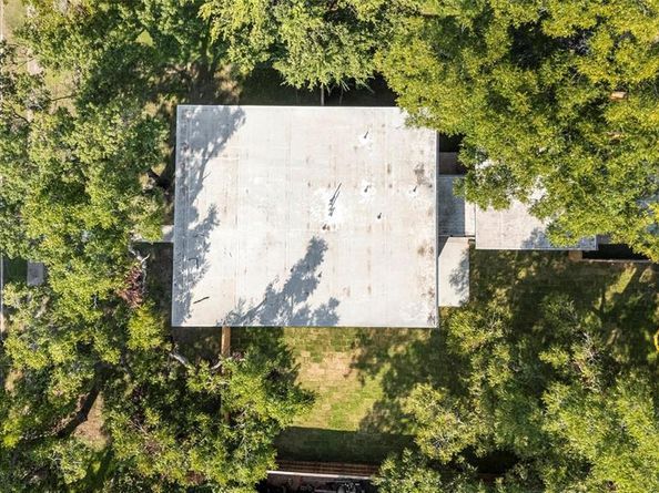 10434  Vinemont Street , Dallas Texas 75218
