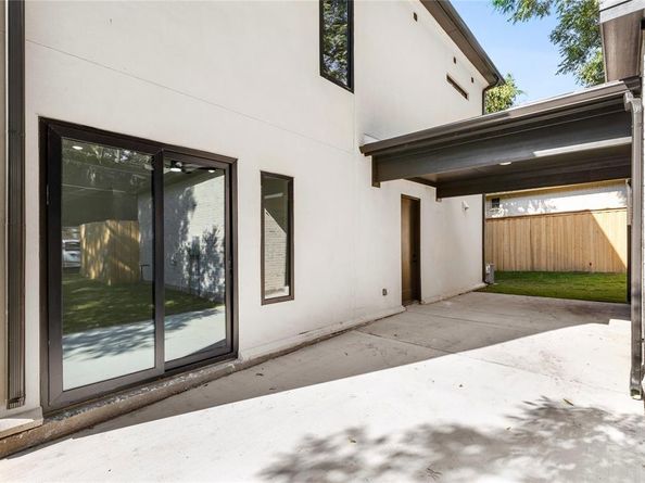 10434  Vinemont Street , Dallas Texas 75218