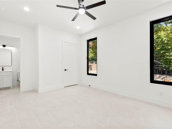 10434  Vinemont Street , Dallas Texas 75218