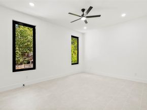 10434  Vinemont Street , Dallas Texas 75218