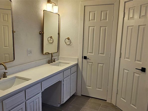 610  Betsy Ross Drive , Arlington Texas 76002