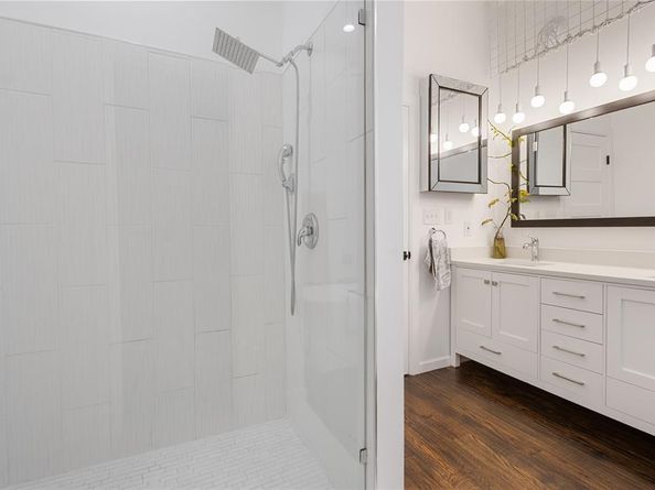 2534  Gladstone Drive , Dallas Texas 75211
