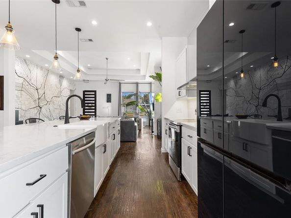 2534  Gladstone Drive , Dallas Texas 75211