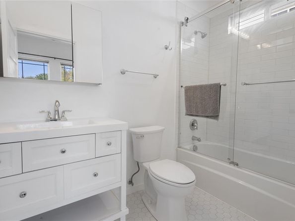 2534  Gladstone Drive , Dallas Texas 75211