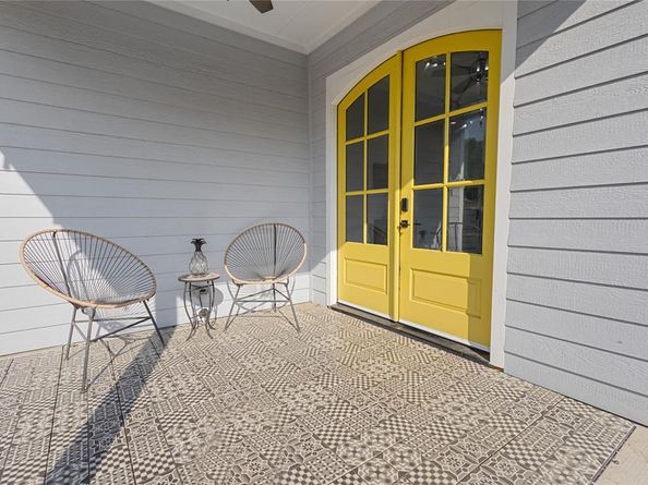 2534  Gladstone Drive , Dallas Texas 75211