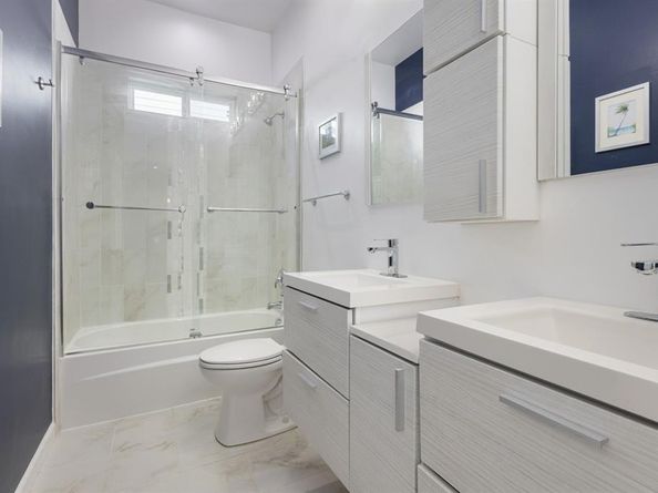 2534  Gladstone Drive , Dallas Texas 75211