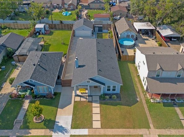 2534  Gladstone Drive , Dallas Texas 75211