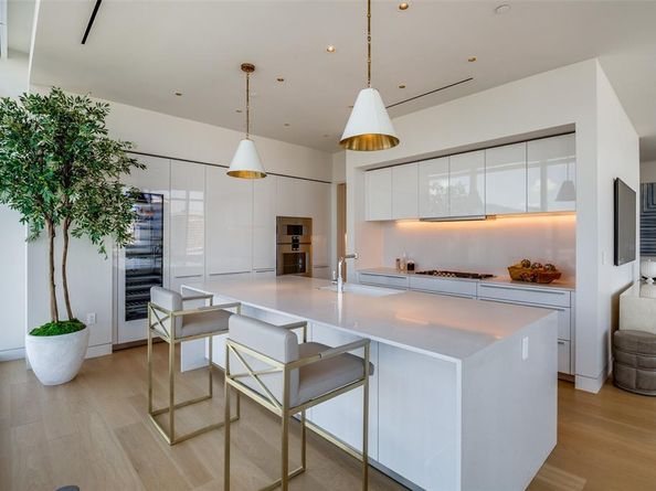1747  Leonard Street  802, Dallas Texas 75201
