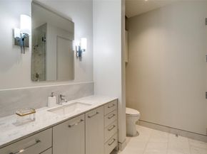 1747  Leonard Street  802, Dallas Texas 75201