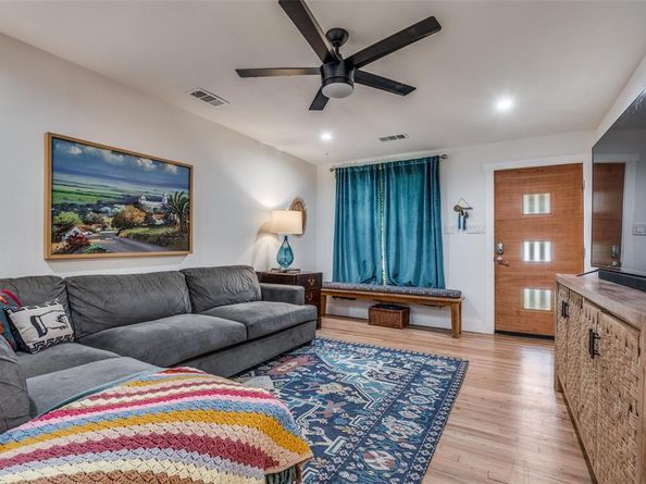 2728  Sunset Avenue , Dallas Texas 75211