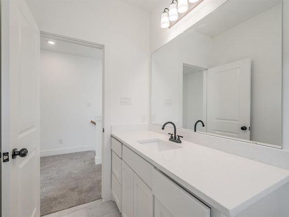 1224  Elva Warren Street , Fort Worth Texas 76115
