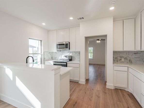 1224  Elva Warren Street , Fort Worth Texas 76115