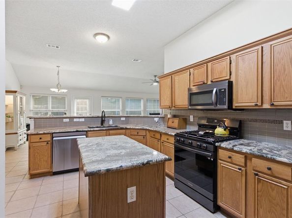 833  Aylesbury Drive , Allen Texas 75002