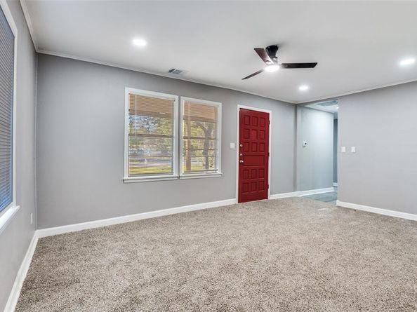 421 W 8th Street , Lancaster Texas 75146