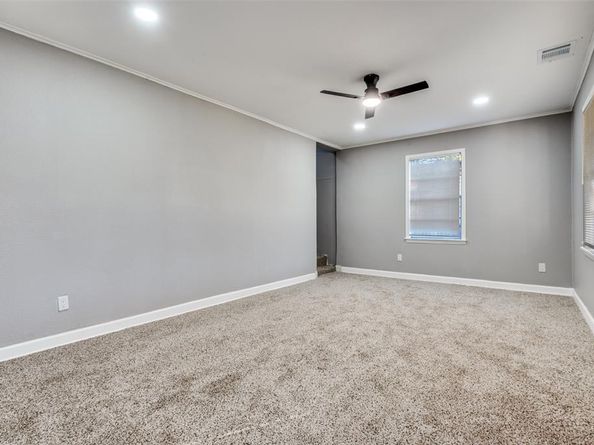 421 W 8th Street , Lancaster Texas 75146