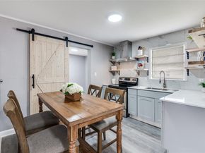 421 W 8th Street , Lancaster Texas 75146