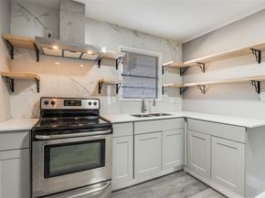 421 W 8th Street , Lancaster Texas 75146