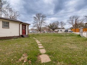 421 W 8th Street , Lancaster Texas 75146