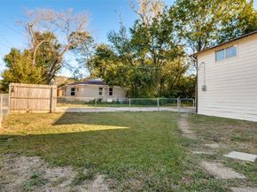 421 W 8th Street , Lancaster Texas 75146