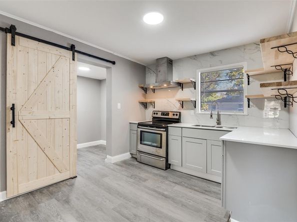 421 W 8th Street , Lancaster Texas 75146