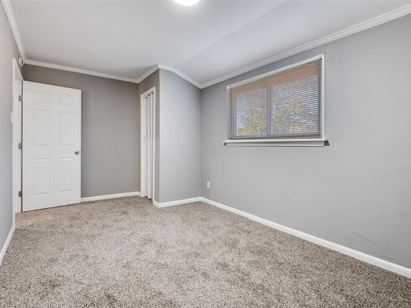 421 W 8th Street , Lancaster Texas 75146