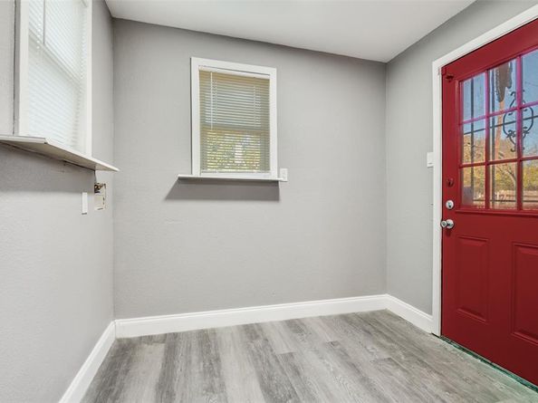 421 W 8th Street , Lancaster Texas 75146