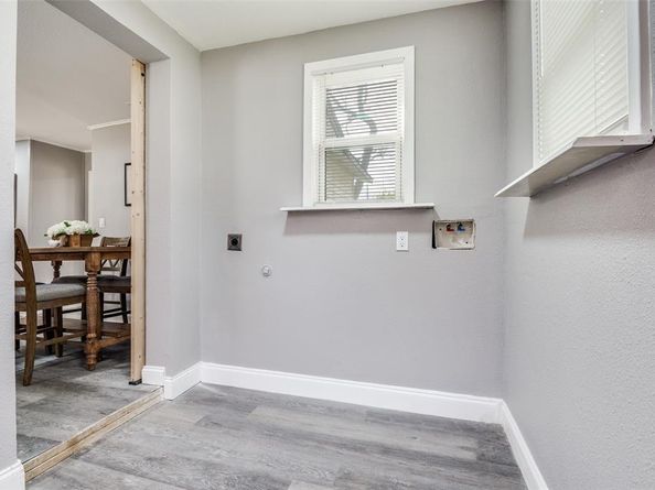 421 W 8th Street , Lancaster Texas 75146