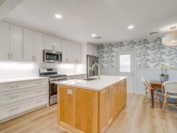 2121  Weatherbee Street , Fort Worth Texas 76110