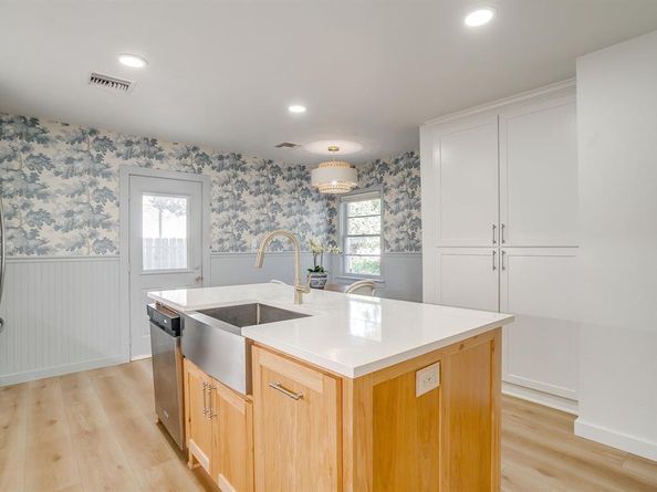 2121  Weatherbee Street , Fort Worth Texas 76110