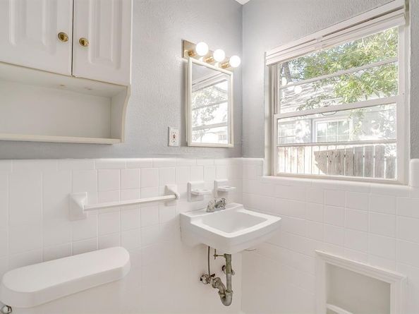 2121  Weatherbee Street , Fort Worth Texas 76110