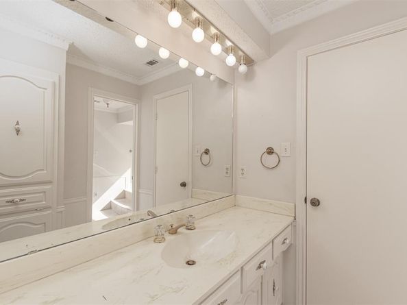 9064  Maple Glen Drive , Dallas Texas 75231