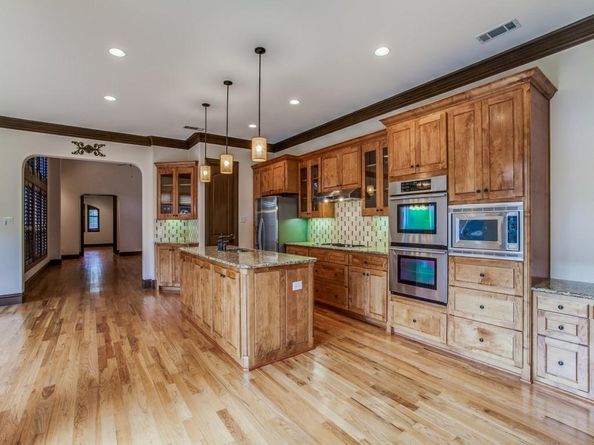 3717 W Beverly Drive , Dallas Texas 75209