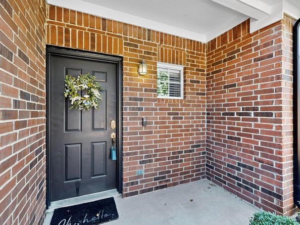 2344  Southcourt Circle , Irving Texas 75038