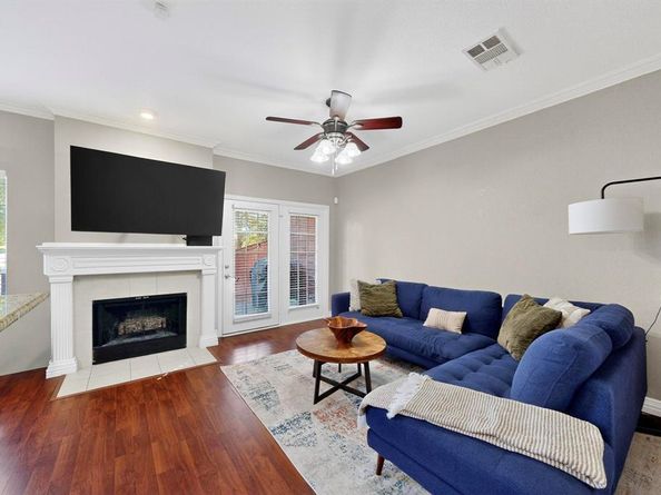 2344  Southcourt Circle , Irving Texas 75038