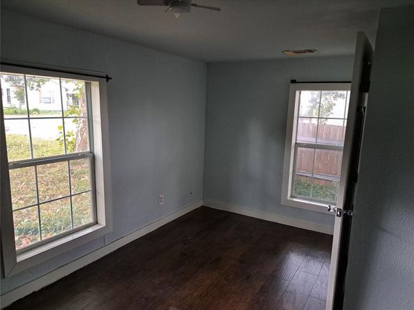 1609  Spring Avenue , Carrollton Texas 75006