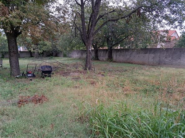 1609  Spring Avenue , Carrollton Texas 75006