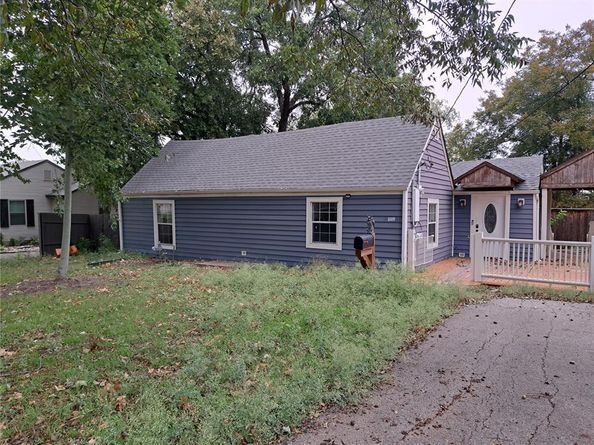 1609  Spring Avenue , Carrollton Texas 75006