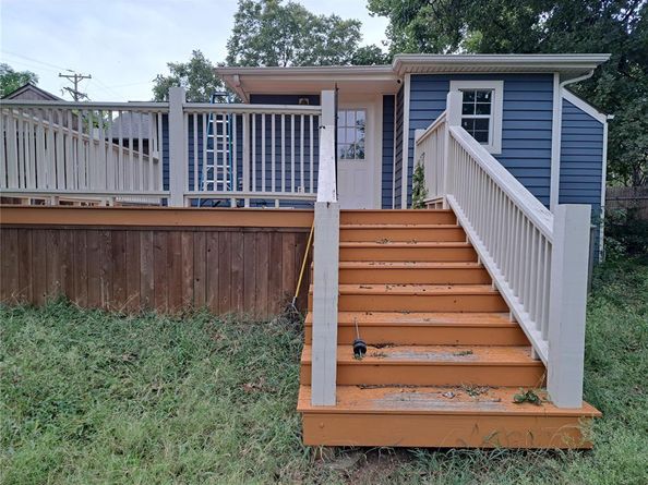 1609  Spring Avenue , Carrollton Texas 75006