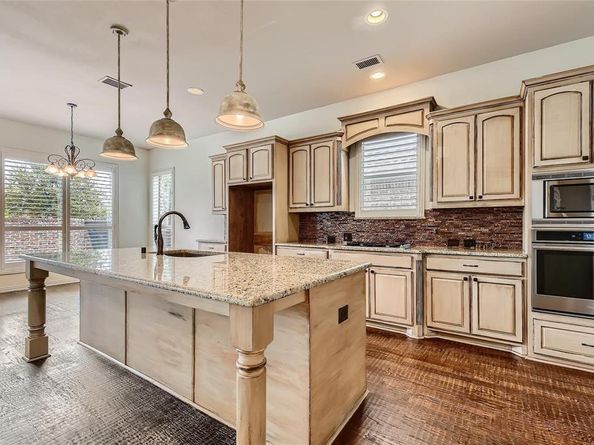 1124  Grant Avenue , Lantana Texas 76226