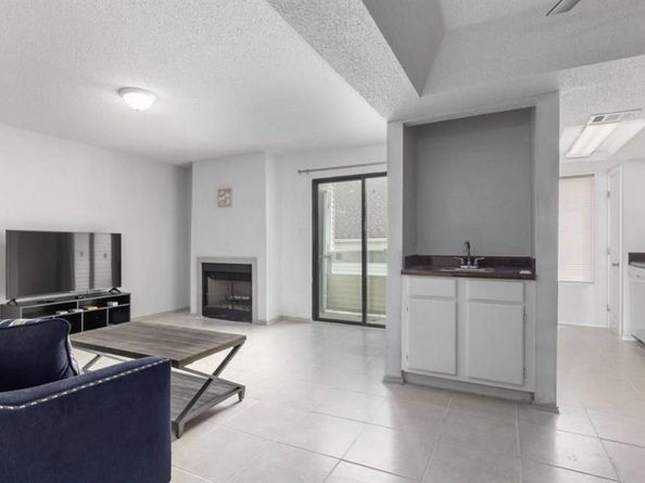 7431  Holly Hill Drive  206, Dallas Texas 75231