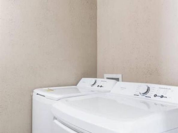 7431  Holly Hill Drive  206, Dallas Texas 75231