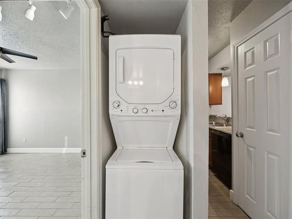 1503 N Garrett Avenue  111, Dallas Texas 75206