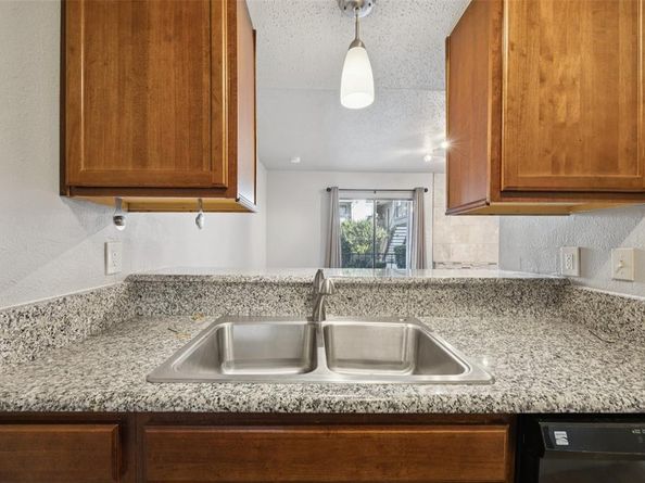 1503 N Garrett Avenue  111, Dallas Texas 75206