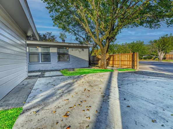 2370  San Marcus Avenue , Dallas Texas 75228